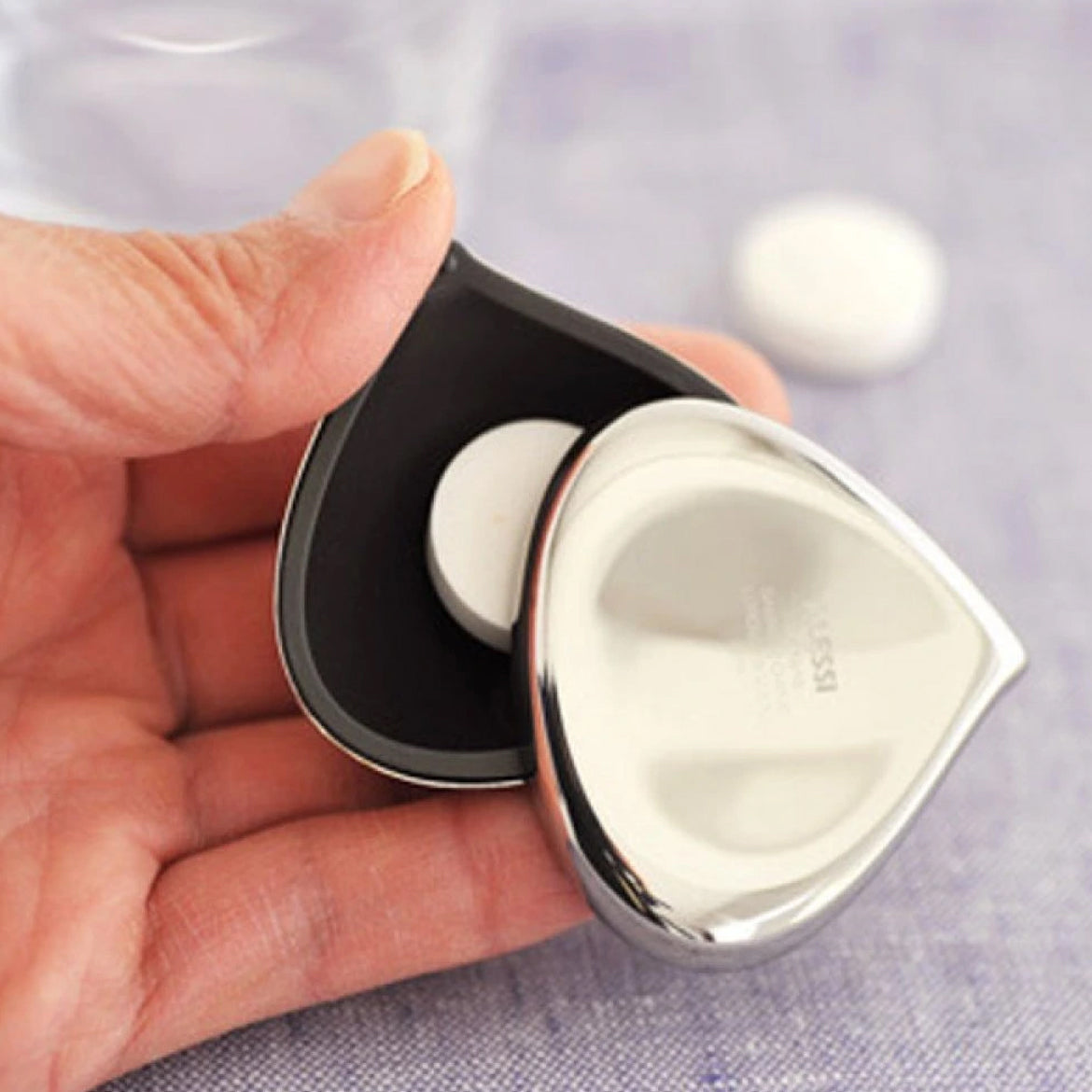 Alessi Chestnut Pillendoosje